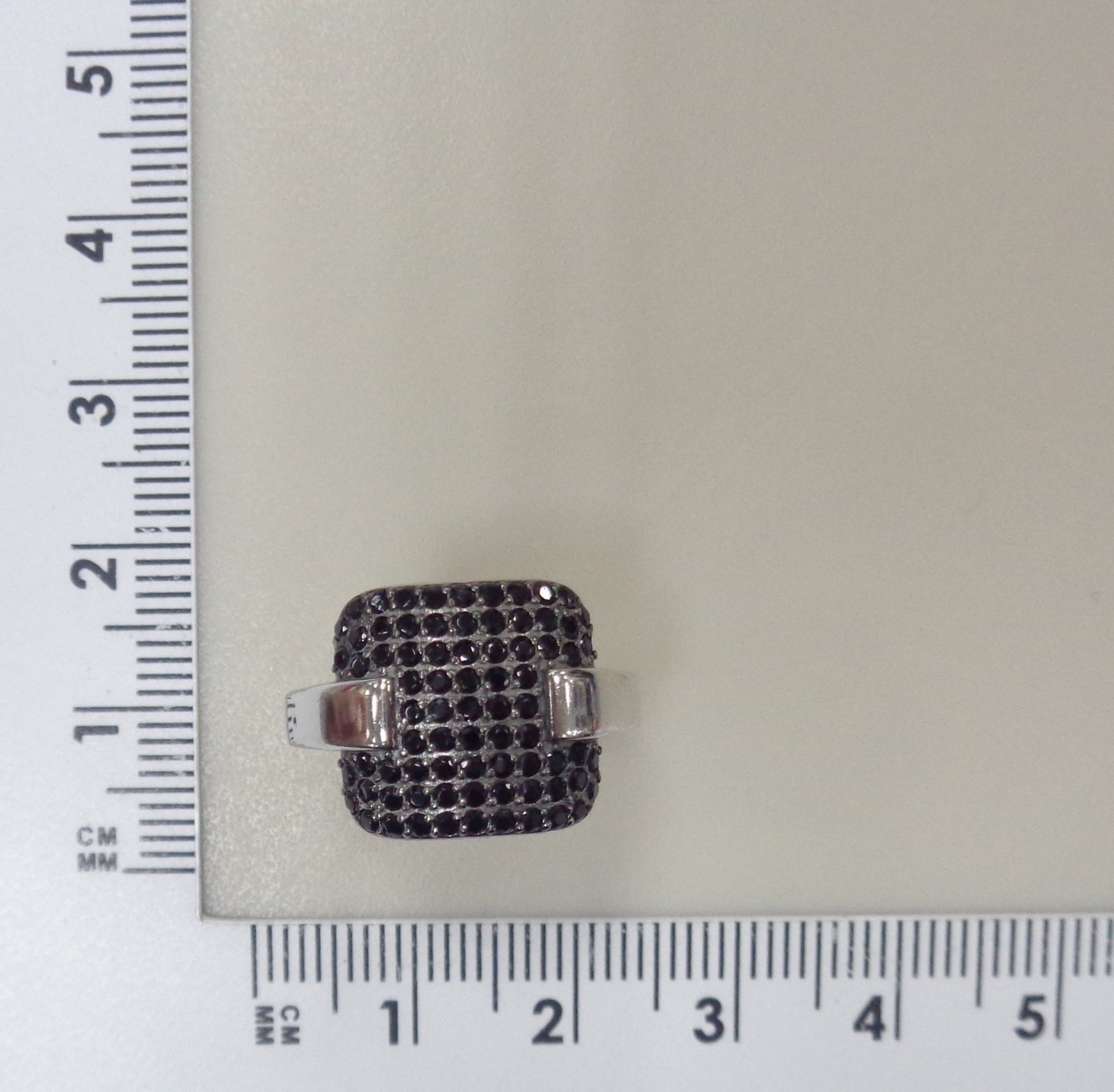 Серебряное кольцо со шпинелью